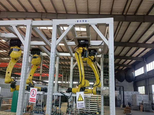 青島賽邦生產(chǎn)的碼垛機(jī)器人展示 碼垛機(jī)器人生產(chǎn)線的工作流程