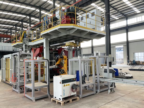 青島賽邦生產(chǎn)的碼垛機(jī)器人展示