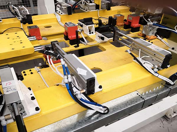 焊接變位機(jī)對焊接機(jī)器人的作用大嗎？