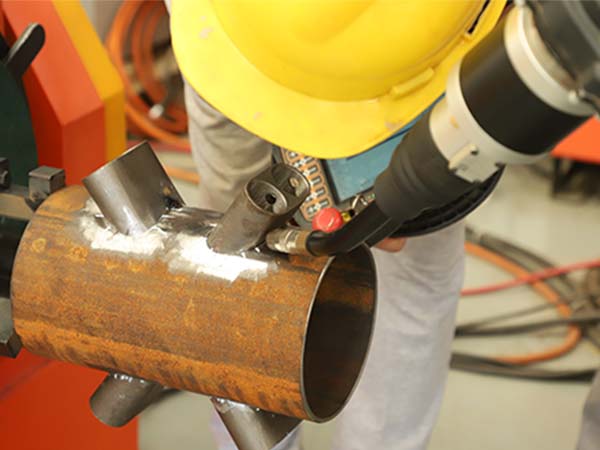 控制自動焊接設(shè)備熔池溫度的方法