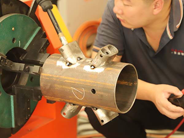 機(jī)器人自動焊接設(shè)備的優(yōu)勢 機(jī)器人自動焊接設(shè)備的優(yōu)勢