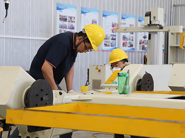 雙回轉(zhuǎn)焊接變位機(jī) 雙回轉(zhuǎn)焊接變位機(jī)