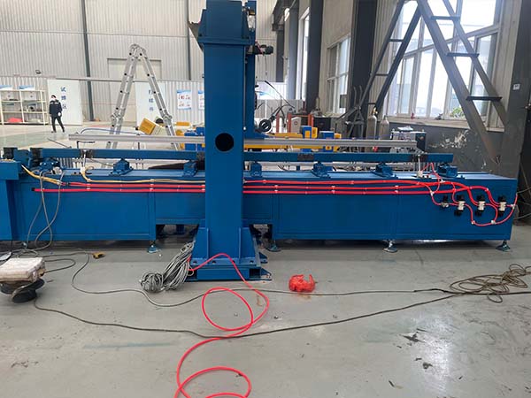 焊接變位機(jī)回轉(zhuǎn)平穩(wěn)性高