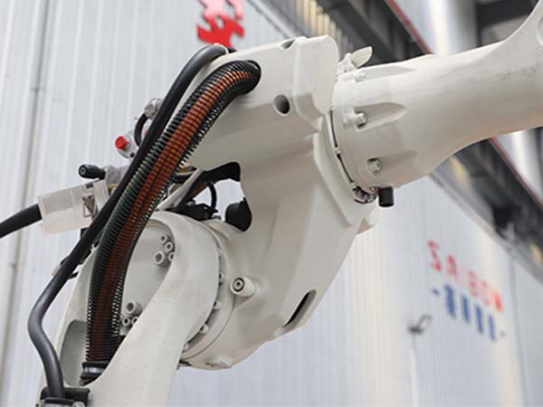 雙絲焊接機(jī)器人在操作中常見的問題及解決措施