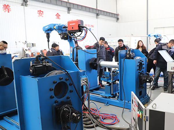 焊接機器人是如何實現(xiàn)自動化焊接操作的？