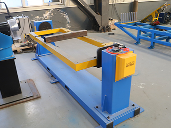 工業(yè)焊接機(jī)器人翻轉(zhuǎn)機(jī)有什么作用？