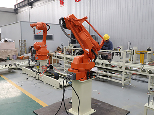 全自動點焊機器人生產(chǎn)線的結(jié)構及應用 全自動點焊機器人生產(chǎn)線的結(jié)構及應用