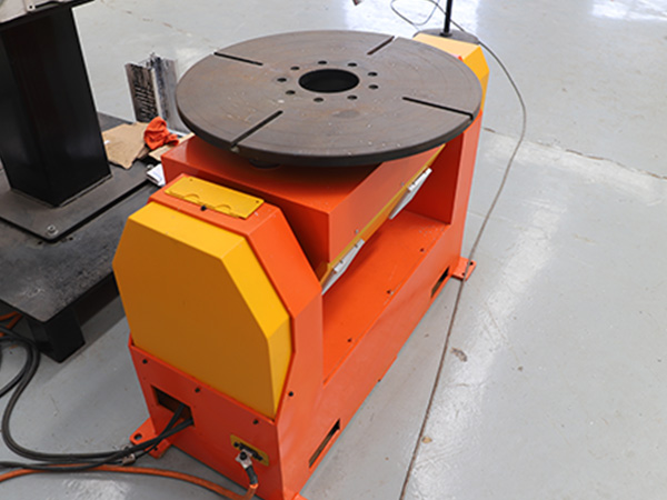 焊接變位機的結(jié)構組成