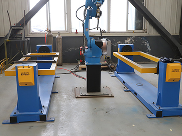 焊接機器人對挖掘機結構件節(jié)省了生產成本