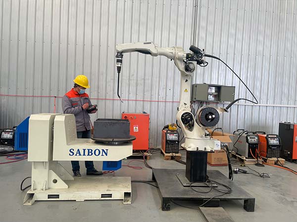 工業(yè)焊接機器人操作