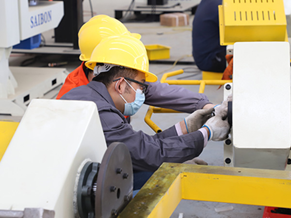 焊接變位機在工程機械行業(yè)的應用