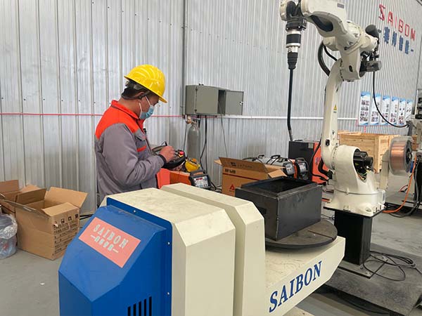 選擇全自動點(diǎn)焊機(jī)器人廠家