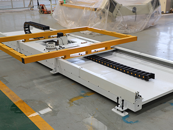 使用機(jī)器人行走地軌