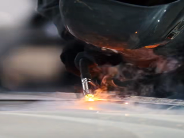 點焊機(jī)器人點焊